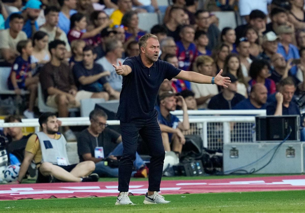 Hansi Flick, durante un partido del Barça.