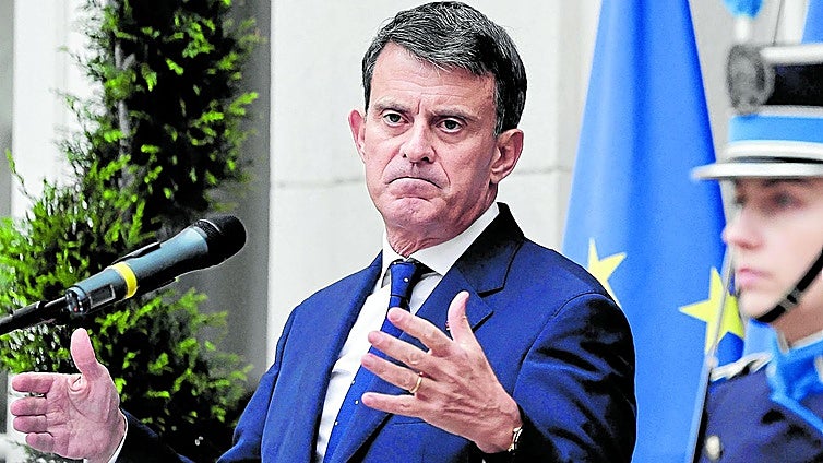 El nombramiento de Valls enturbia las relaciones entre Bayrou y la izquierda francesa