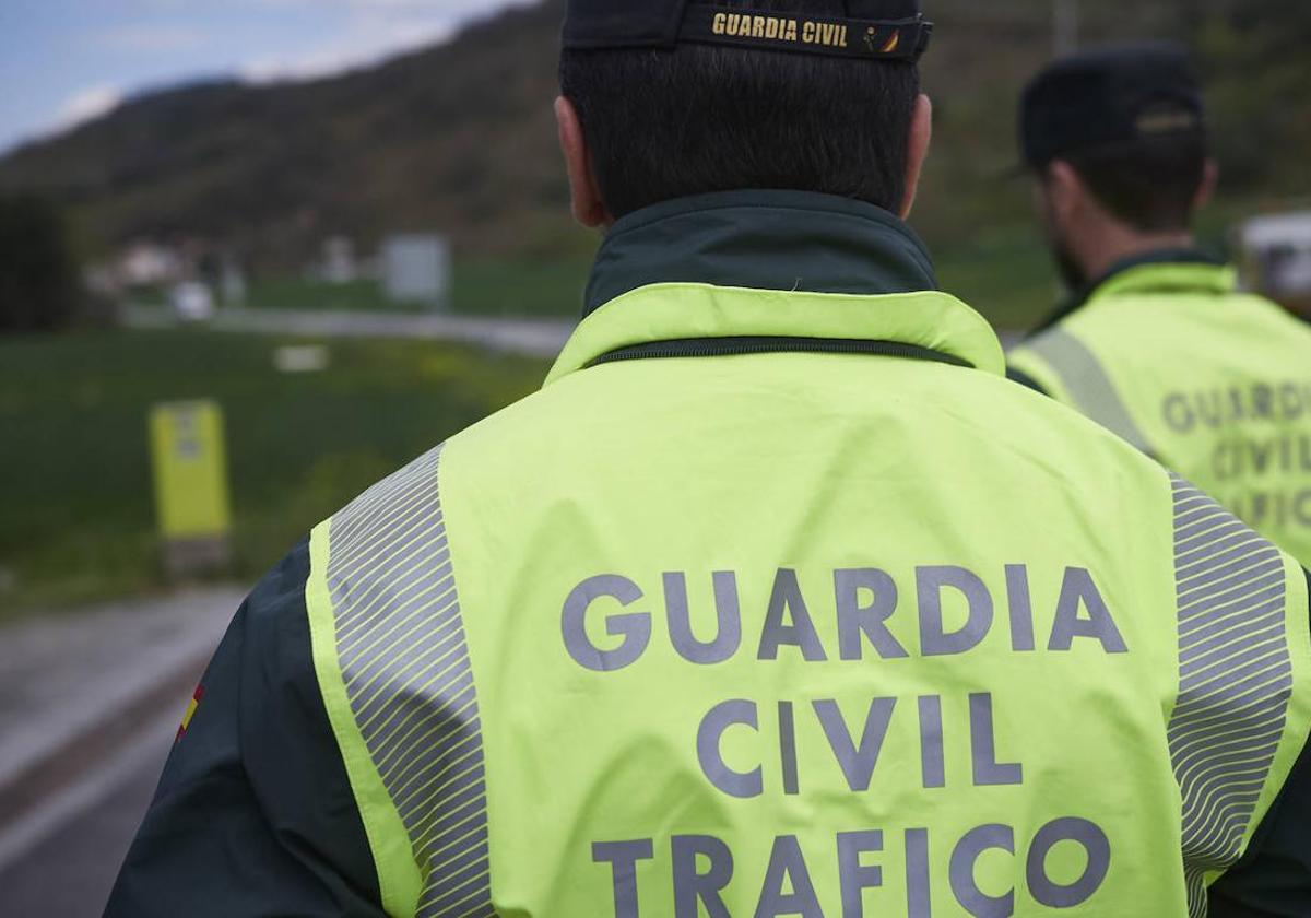 Interceptan a un conductor de un vehículo articulado por sextuplicar la tasa de alcohol