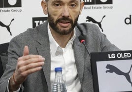 Carlos Corberán, durante su presentación como entrenador del Valencia en Mestalla.