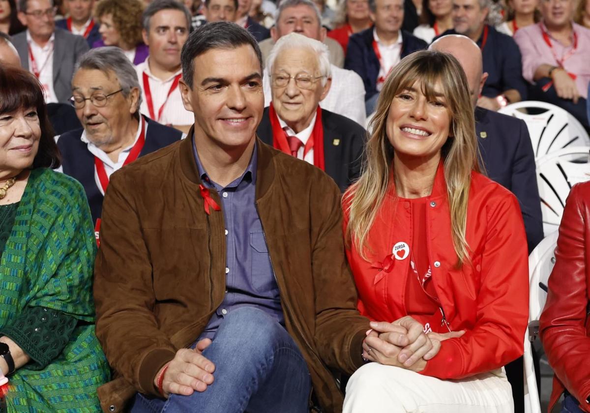 Pedro Sánchez y Begoña Gómez en el Congreso Federal que el PSOE celebró en Sevilla hace un mes.