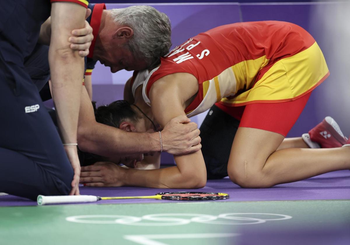 Imagen principal - Carolina Marín, tras su grave lesión; la selección femenina de waterpolo y Jordan Díaz lograron el oro en París.