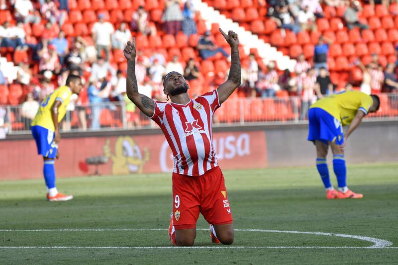 Luis Suárez celebrando un gol ante el Cádiz.