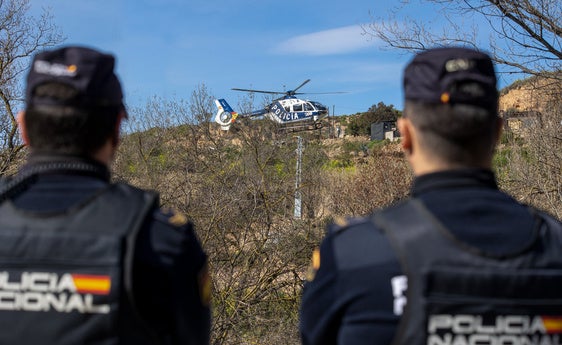 Hospitalizada una mujer tras lanzarla un hombre desde un cuarto piso en Marbella