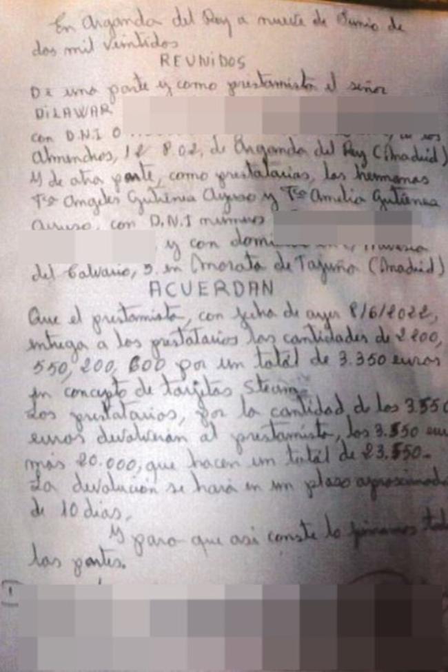 Uno de los contratos escritos a mano con las condiciones del préstamo.