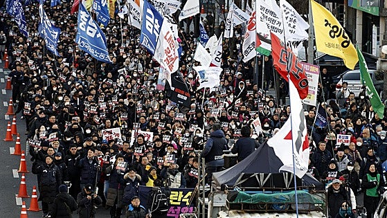 La resistencia a la detención del presidente Yoon fractura a Corea del Sur