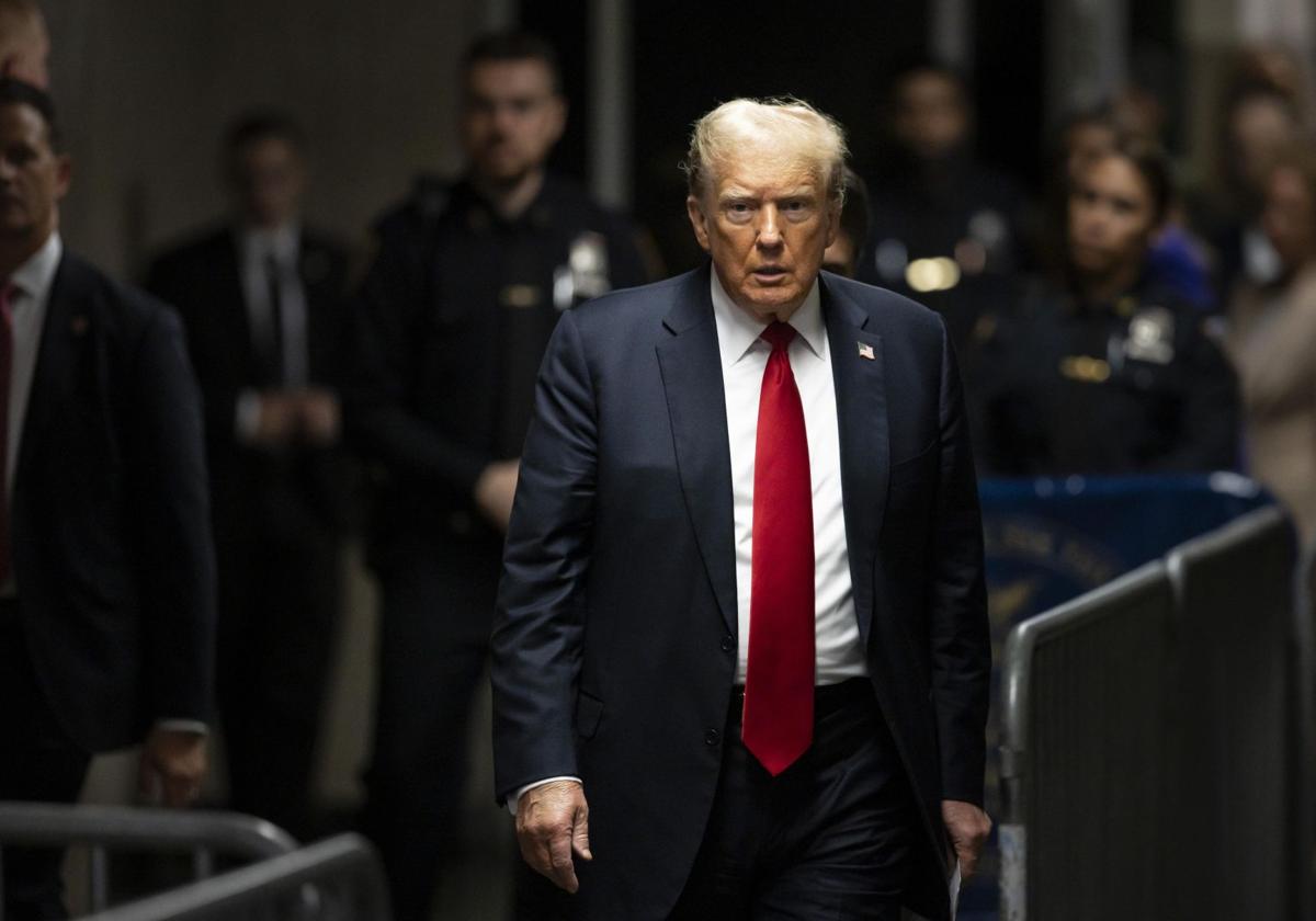 Donald Trump, en la entrada de los juzgados de Manhattan donde se celebró el juicio por el 'caso Stormy Daniels'.