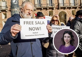 Una manifestación en Turín para pedir la liberación de Cecilia Sala. A la derecha, una imagen de la reportera.