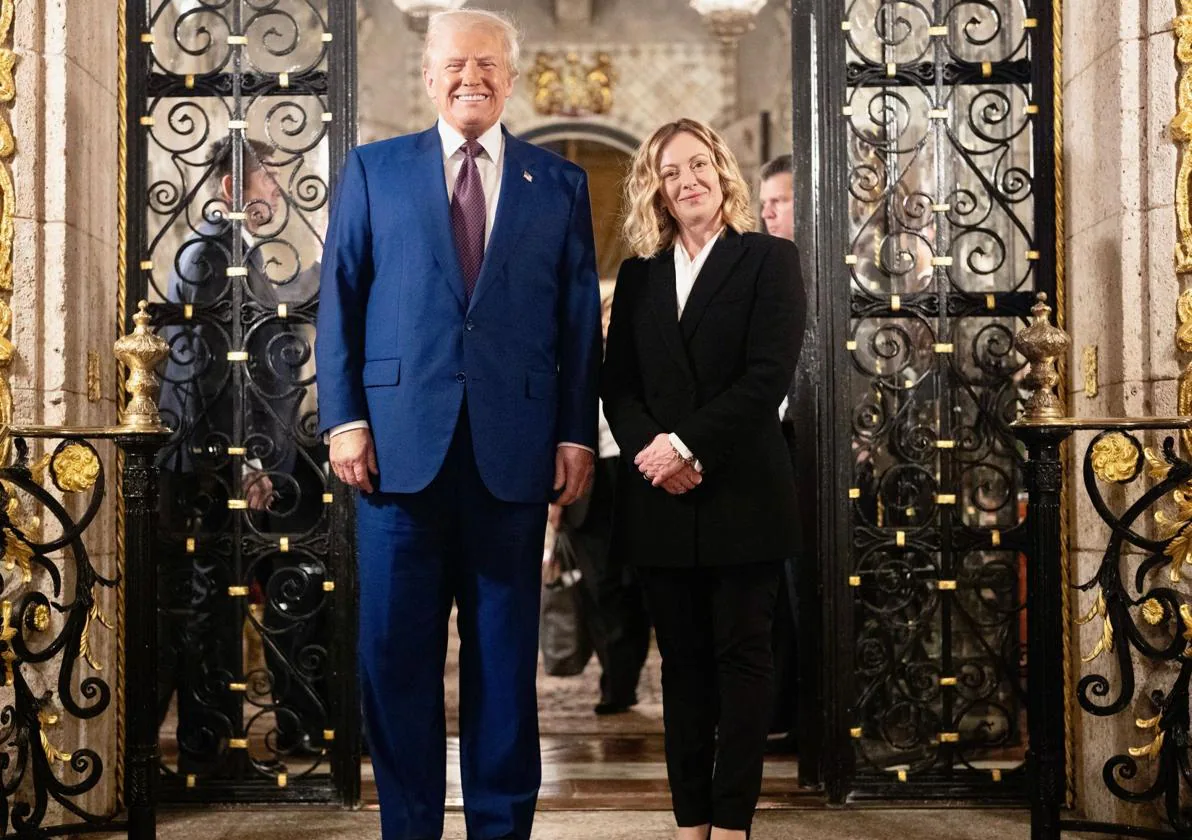 Trump y Meloni, en la visita de la primera ministra italiana al magnate en Mar-a-Lago.