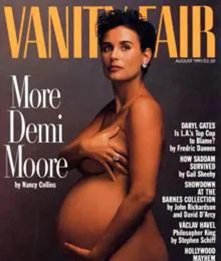 Imagen secundaria 2 - Demi Moore fotografiada esta noche en los Globos de Oro. La actriz, de juerga junto a segundo marido Bruce Willis y Jack Nicholson en 1998 y embarazada de su segunda hija en la icónica portada de 'Vanity Fair' en 1991