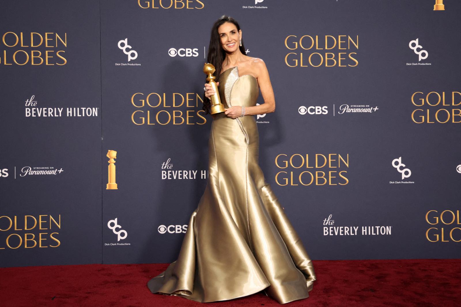 Demi Moore eligió para la ocasión un vestido dorado de Armani Privé.