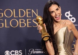 Demi Moore obtuvo el Globo de Oro como mejor actriz de cine de comedia o musical por 'La sustancia'.