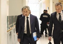 Sarkozy comparece en el inicio del juicio por la financiación libia