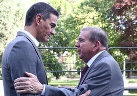 El presidente del Gobierno español, Pedro Sánchez, junto a Edmundo González, considerado por buena parte de Occidente ganador de las elecciones venezolanas.