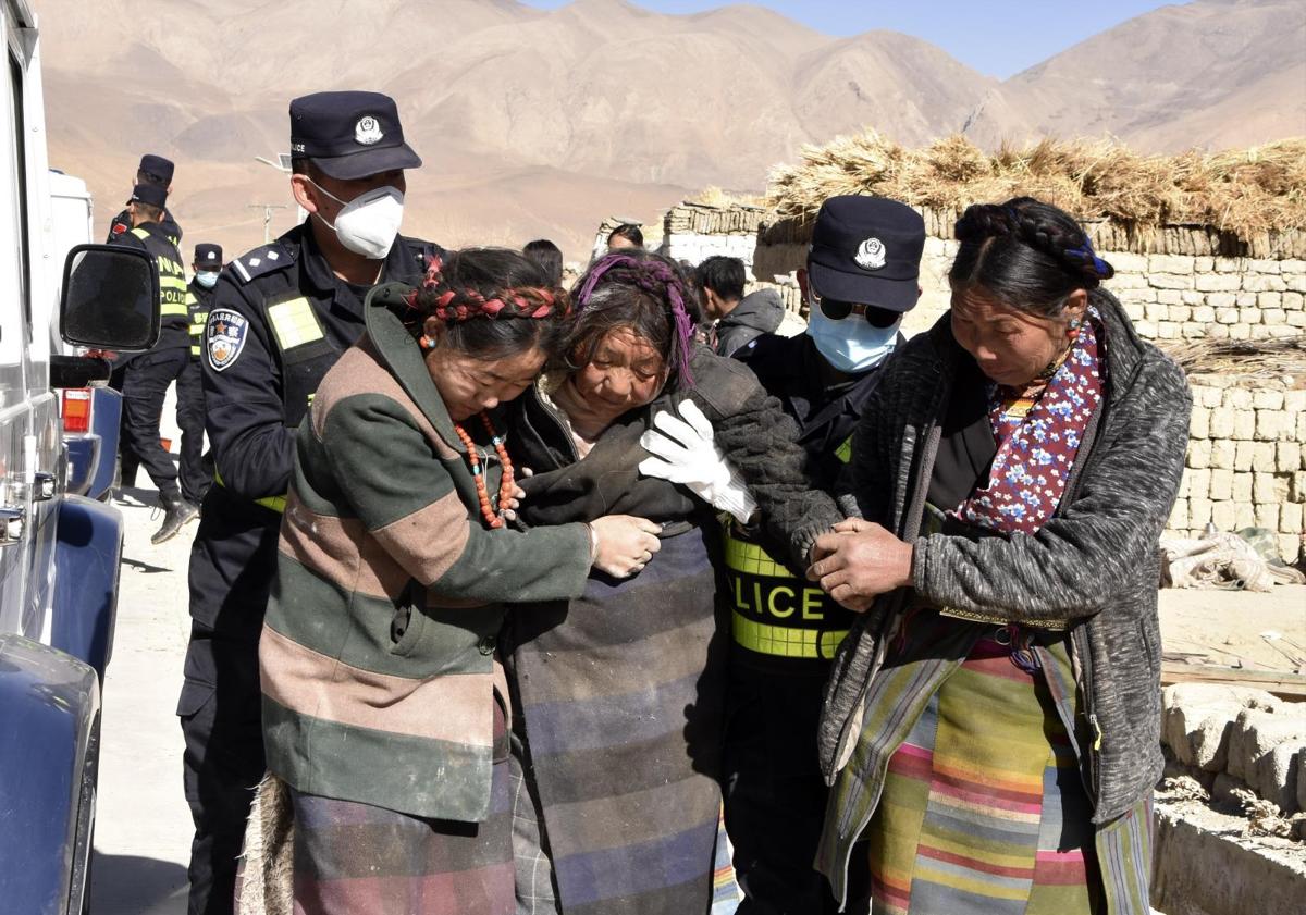 Imagen principal - Al menos 95 muertos tras un terremoto de magnitud 6,8 en Tíbet