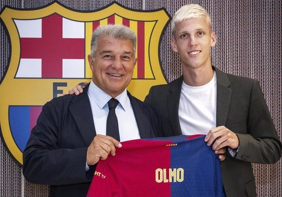 Joan Laporta y Dani Olmo, en la presentación del jugador con el Barça.