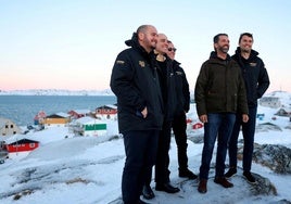 Donald Trump Jr. posa en la localidad de Nuuk durante la visita privada que ha realizado a Groenlandia.