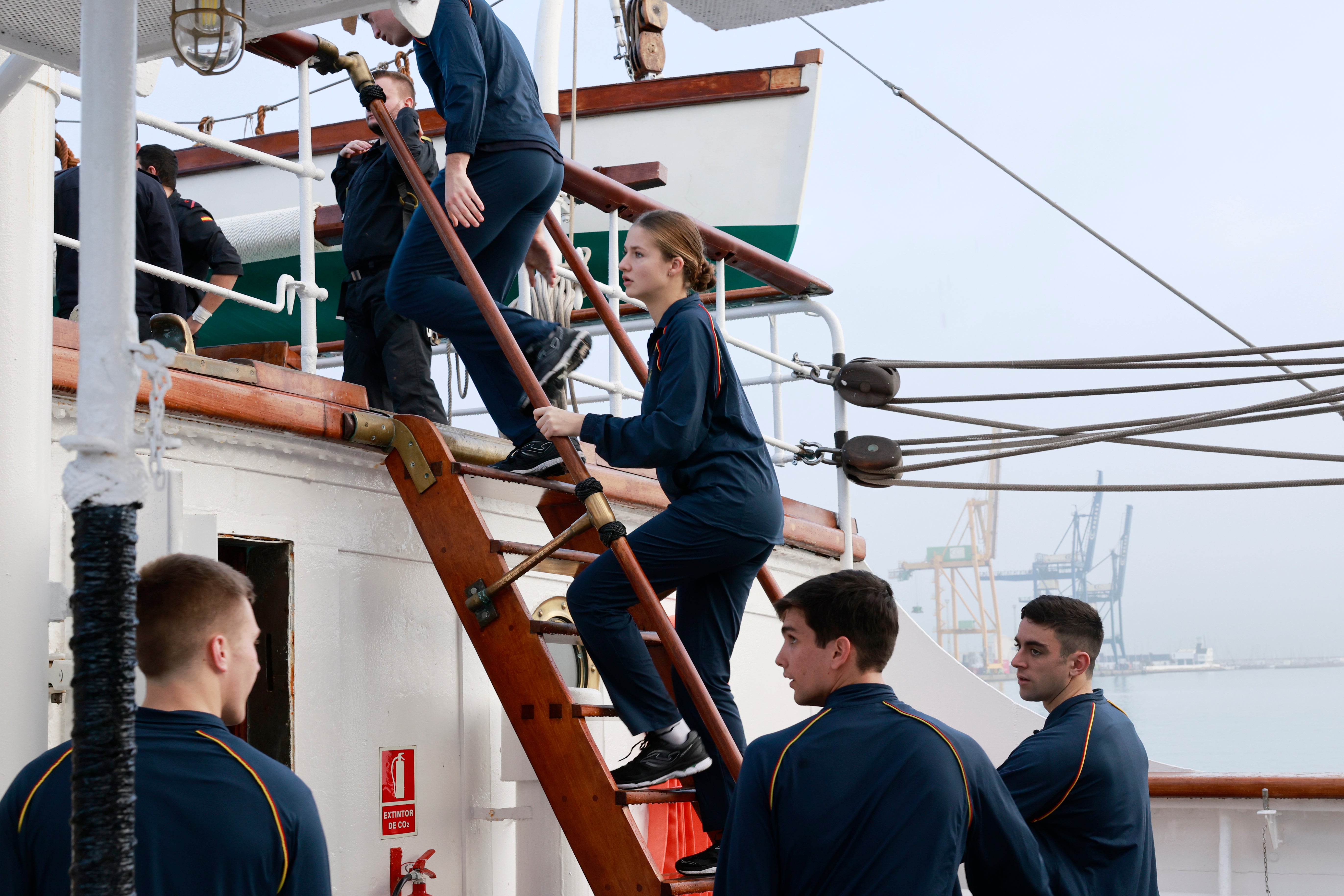 Imagen secundaria 2 - Las primeras imágenes de la princesa Leonor a bordo del Juan Sebastián de Elcano