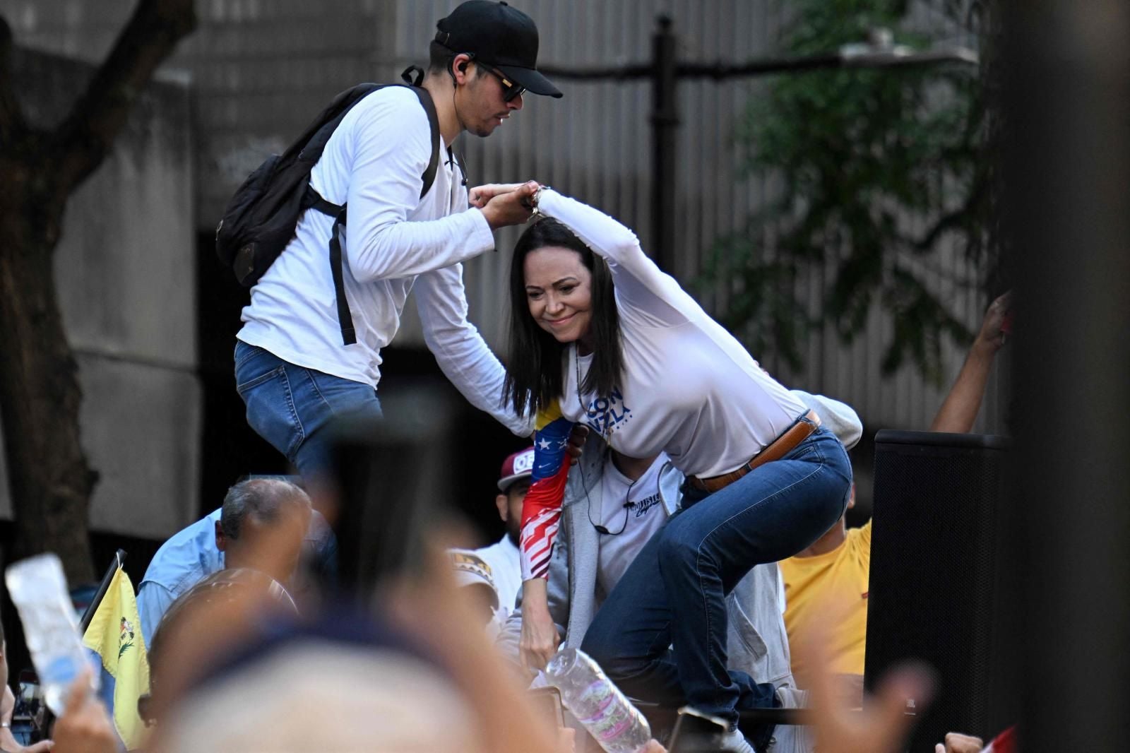 Fotografías: los opositores al chavismo se concentran en Caracas ante la presencia de las nuevas milicias civiles armadas