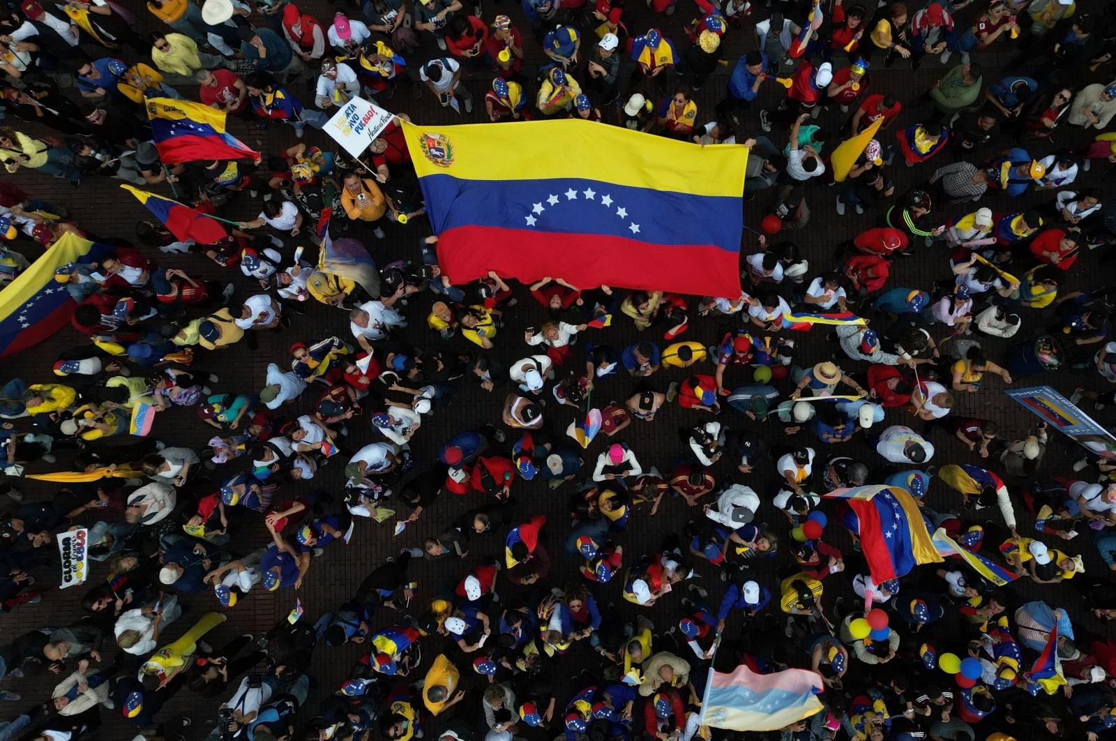 Fotografías: los opositores al chavismo se concentran en Caracas ante la presencia de las nuevas milicias civiles armadas