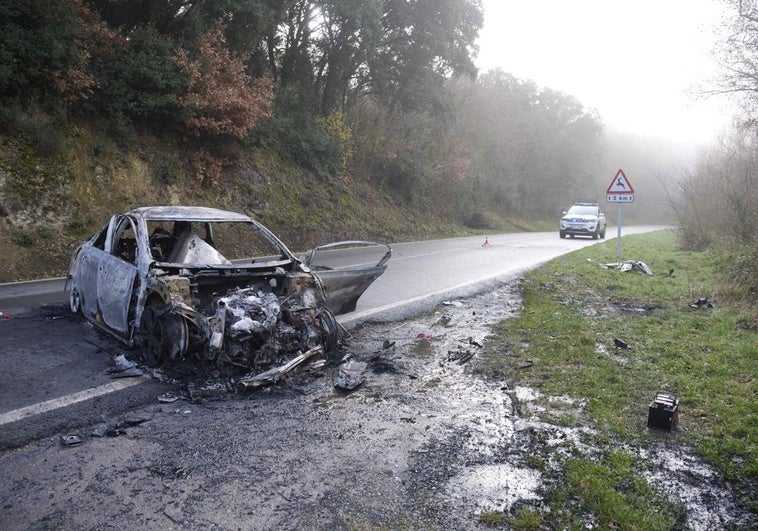 Un coche, tras un accidente de tráfico en Navarra.