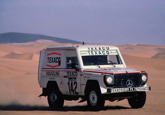 Jacky Ickx y Claude Bresseur, en el Mercedes 280 G que los llevaría a la victoria