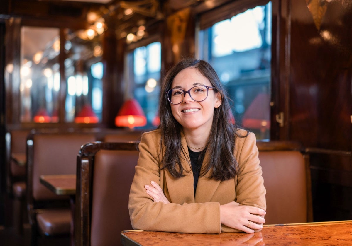 María Reig, en un vagón antiguo alojado en el Museo del Ferrocarril de Madrid.