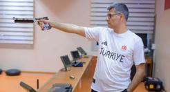 El tirador turco que impresionó al mundo pone precio de oro a sus entrevistas