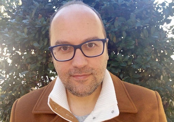 El editor y poeta José Alcaraz, autor de 'Las demoras'.