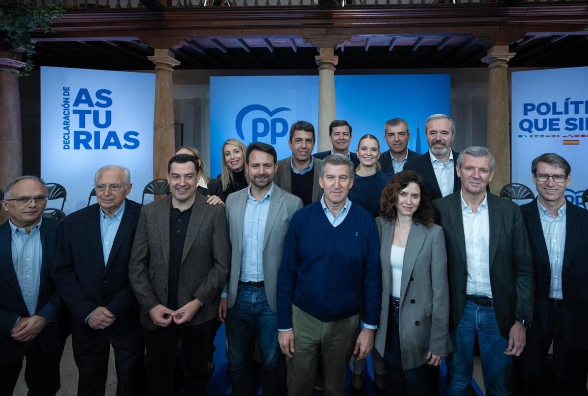 Alberto Núñez Feijóo y los líderes territoriales del PP en Oviedo