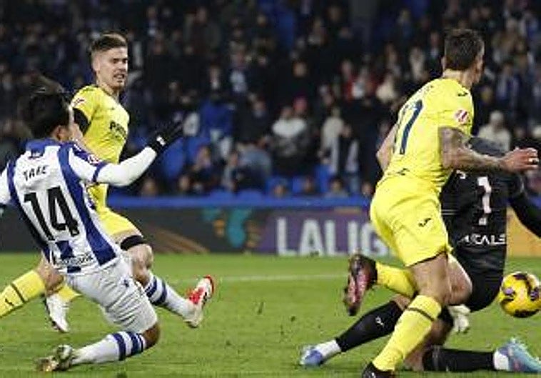 La Real se lleva ante el Villarreal un duelo de aspiraciones europeas