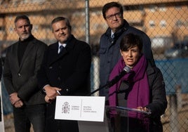 La ministra de Vivienda, Isabel Rodríguez, durante la visita a la promoción de 152 viviendas en Velilla de San Antonio (Madrid).