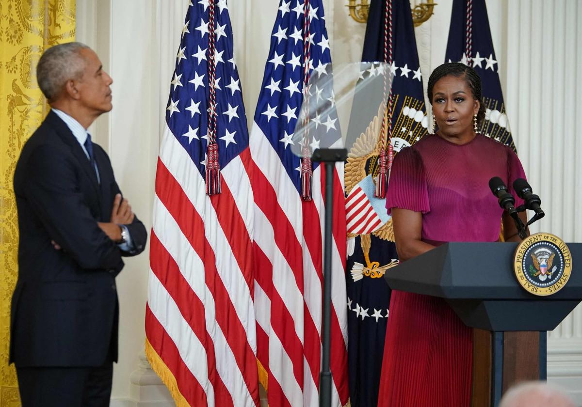 Michelle Obama junto a su esposo, el expresidente Barack Obama.