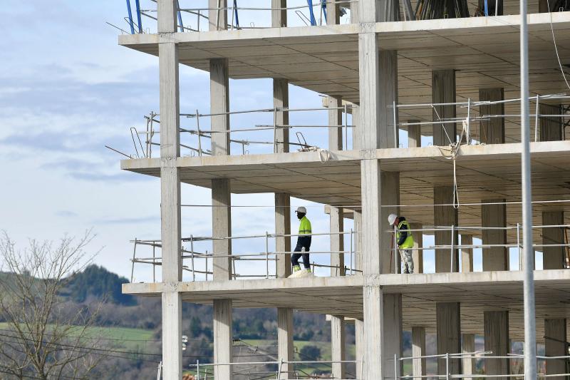 Obreros en el sector de la construcción.