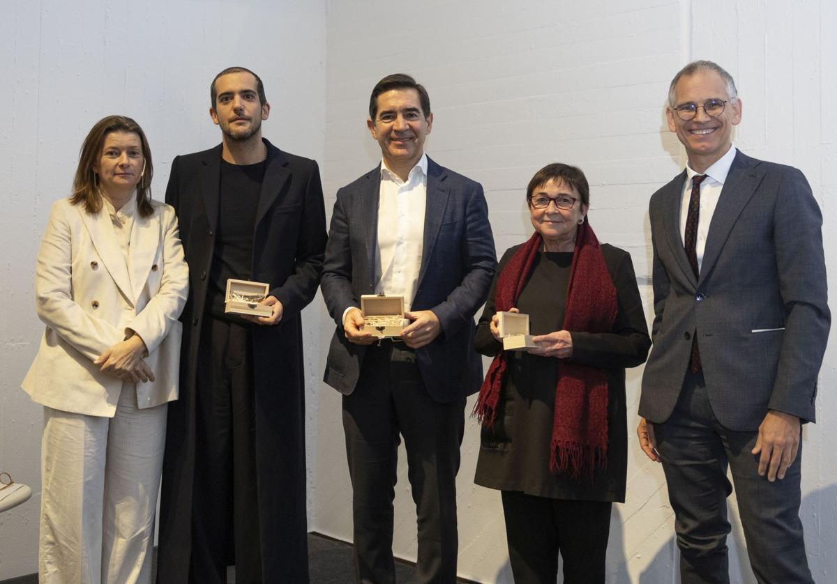 Sara Puig, presidenta Fundació Miró; Àlex Agulló (premiado); Carlos Torres Vila, presidente de BBVA y presidente Fundación BBVA (premiado), Dolors Ricard (premiada) y Marko Daniel, director Fundació Miró.