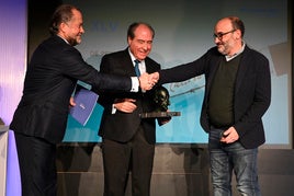 Alberto Olmos Serrano gana la XLV edición del Premio Internacional Afundación de Periodismo Julio Camba