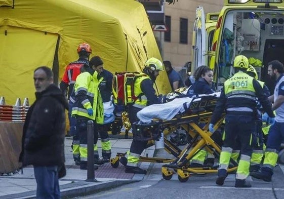 Dos muertos en el incendio de un ático en un edificio centenario de Santander