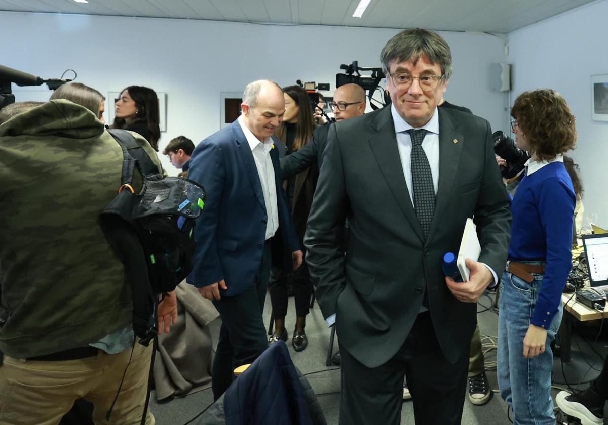 Carles Puigdemont tras su rueda de prensa en Bruselas del viernes.