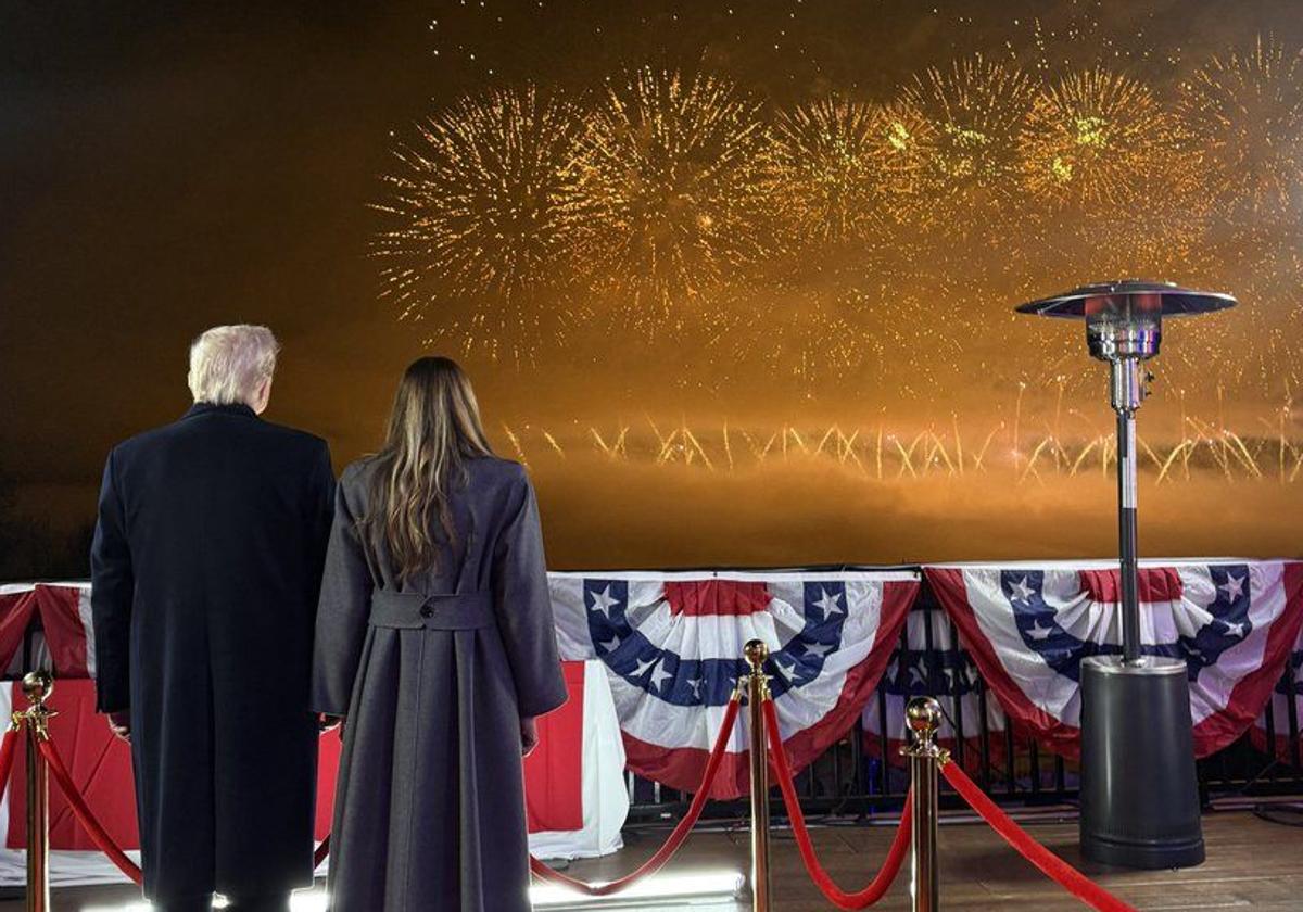 El matrimonio Trump celebran el regreso al poder con un espectáculo de fuegos artificiales en su club de golf en Virginia.