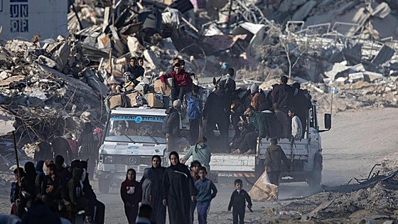El alto el fuego permite desenterrar a los muertos entre los escombros de Gaza