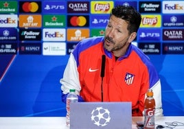 Diego Pablo Simeone, técnico del Atlético, en su comparecencia previa al duelo ante el Leverkusen.