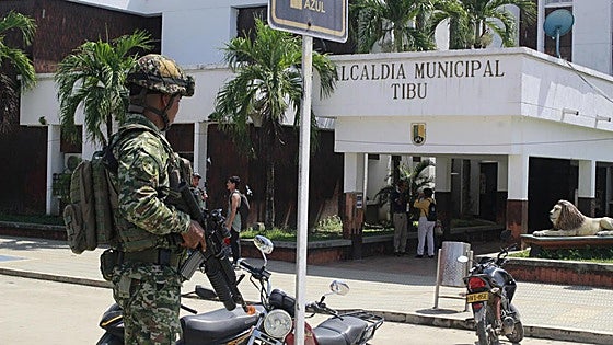 Maduro envía al ejército a la frontera con Colombia para ayudarle a acabar con la ola de violencia
