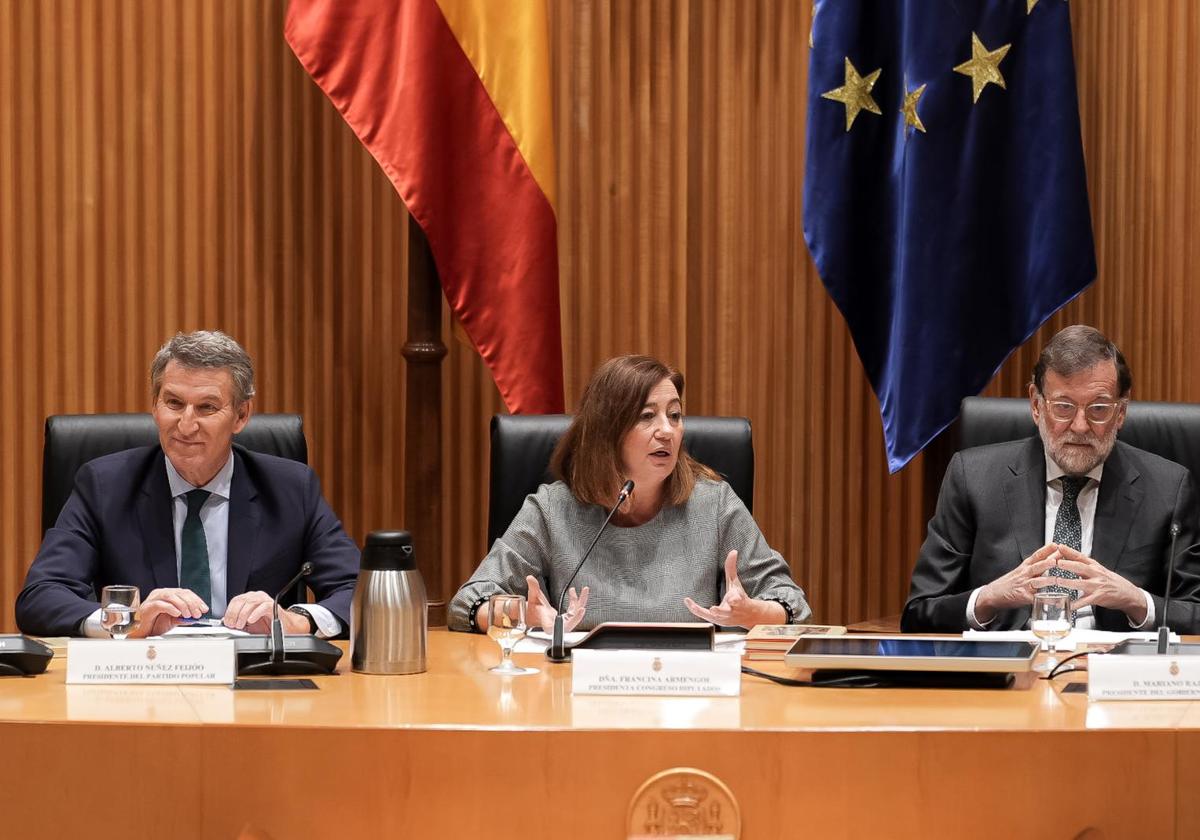 El presidente del PP, Alberto Núñez Feijóo, la presidenta del Congreso, Francina Armengol y el expresidente del Gobierno, Mariano Rajoy