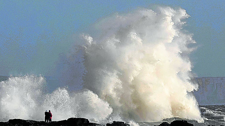 Irlanda y Escocia se recuperan de la peor tormenta del siglo