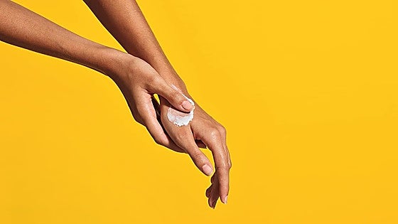Cremas de manos aromáticas que no dejan sensación grasa en tu piel
