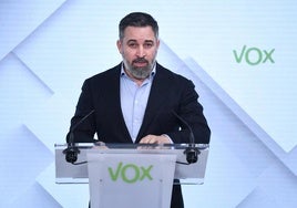 Santiago Abascal, líder de Vox, en la sede del partido, Bambú 12