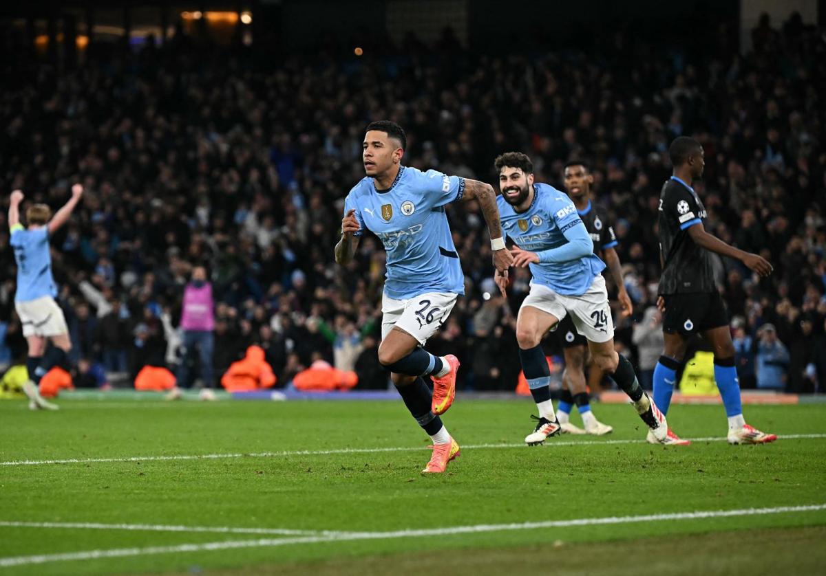 Los jugadores del City celebran el gol de Savinho al Brujas.