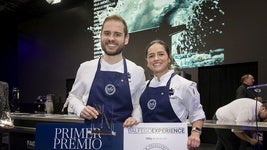 Axel Smyth y Claudia Merchán, con el premio de mejor cocinero revelación.