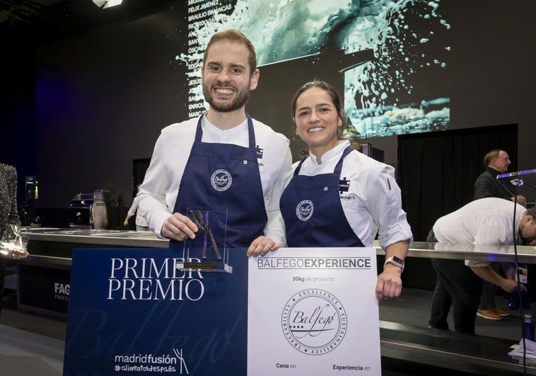 Axel Smyth y Claudia Merchán, con el premio de mejor cocinero revelación.