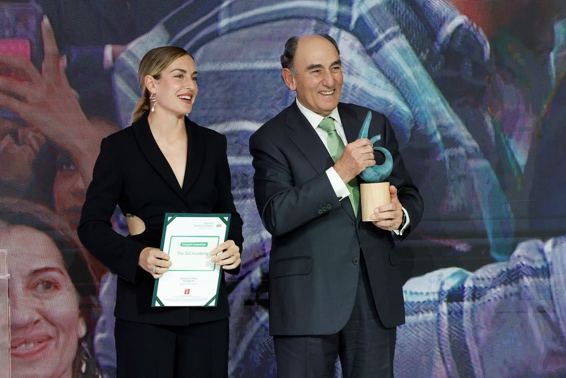 Ignacio Galán, durante la quinta edición de los Premios Iberdrola Supera, junto a Alexia Putellas.